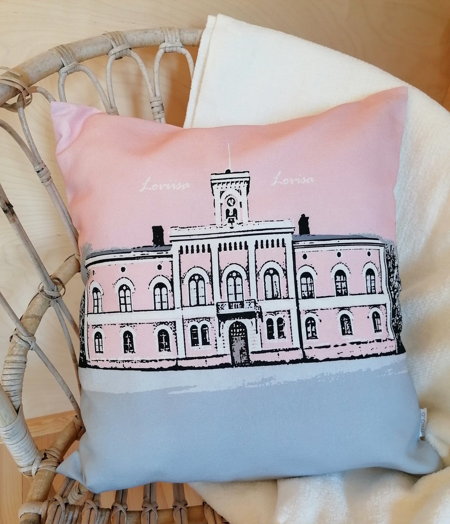 Loviisa-tyyny, Mia.O